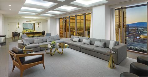 Penthouse City View Suite .